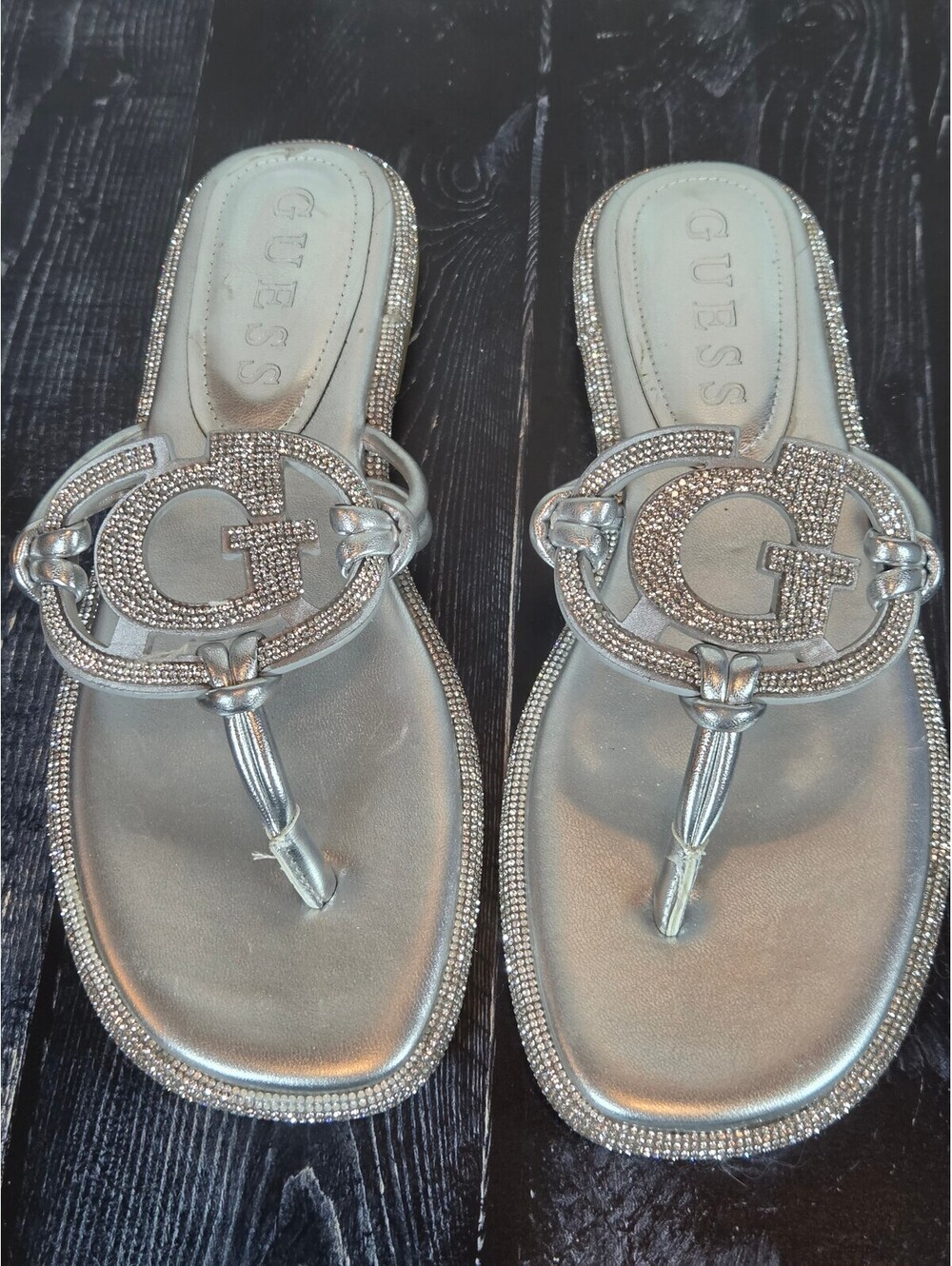 GUESS Saima Silver Rhinestone G Logo Thong Sandals Women's 8M New Box